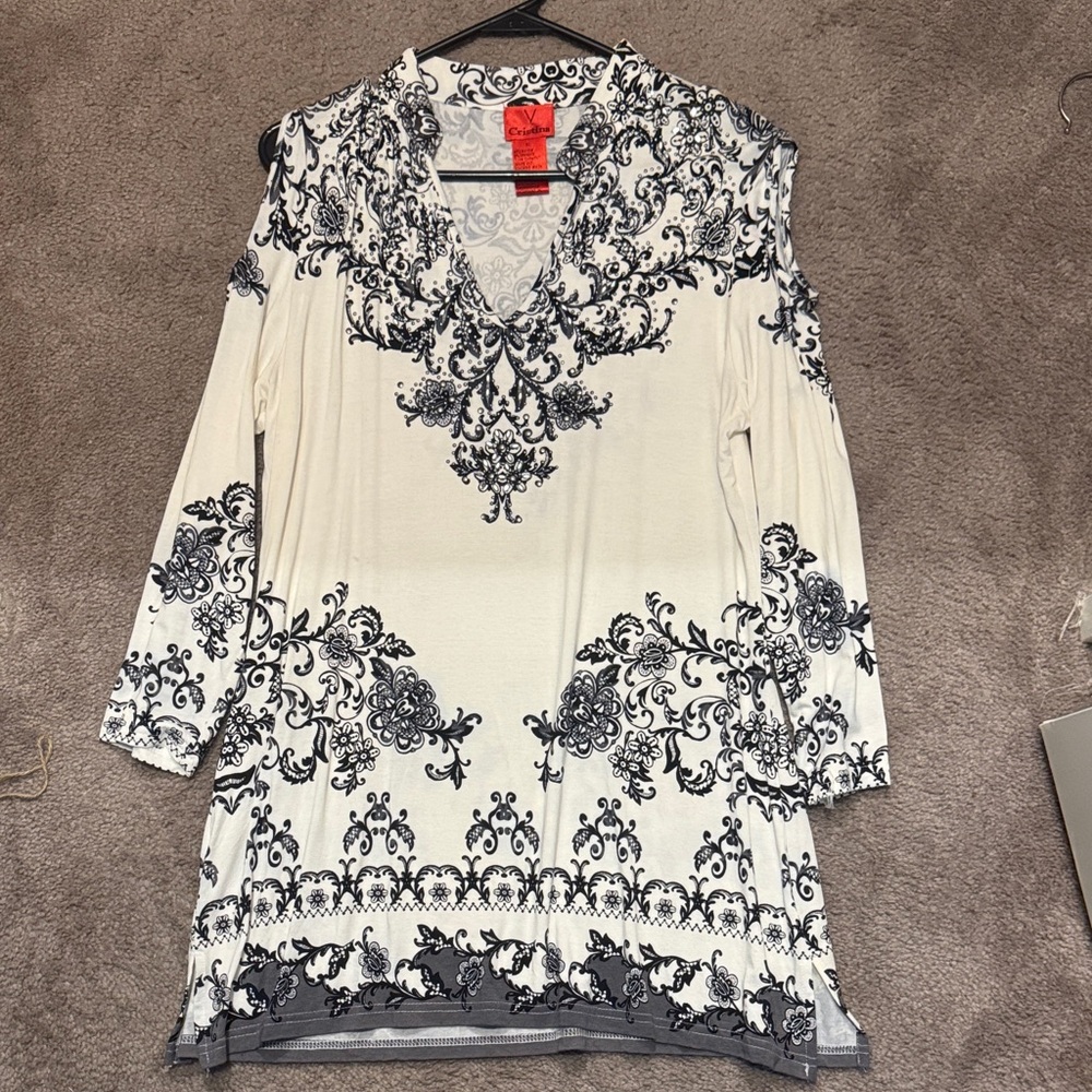 V Cristina Elegant Black and Cream Tunic